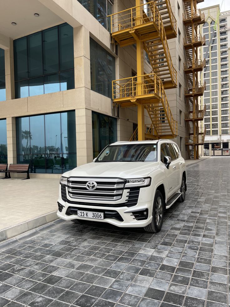 Toyota Land Cruiser 300